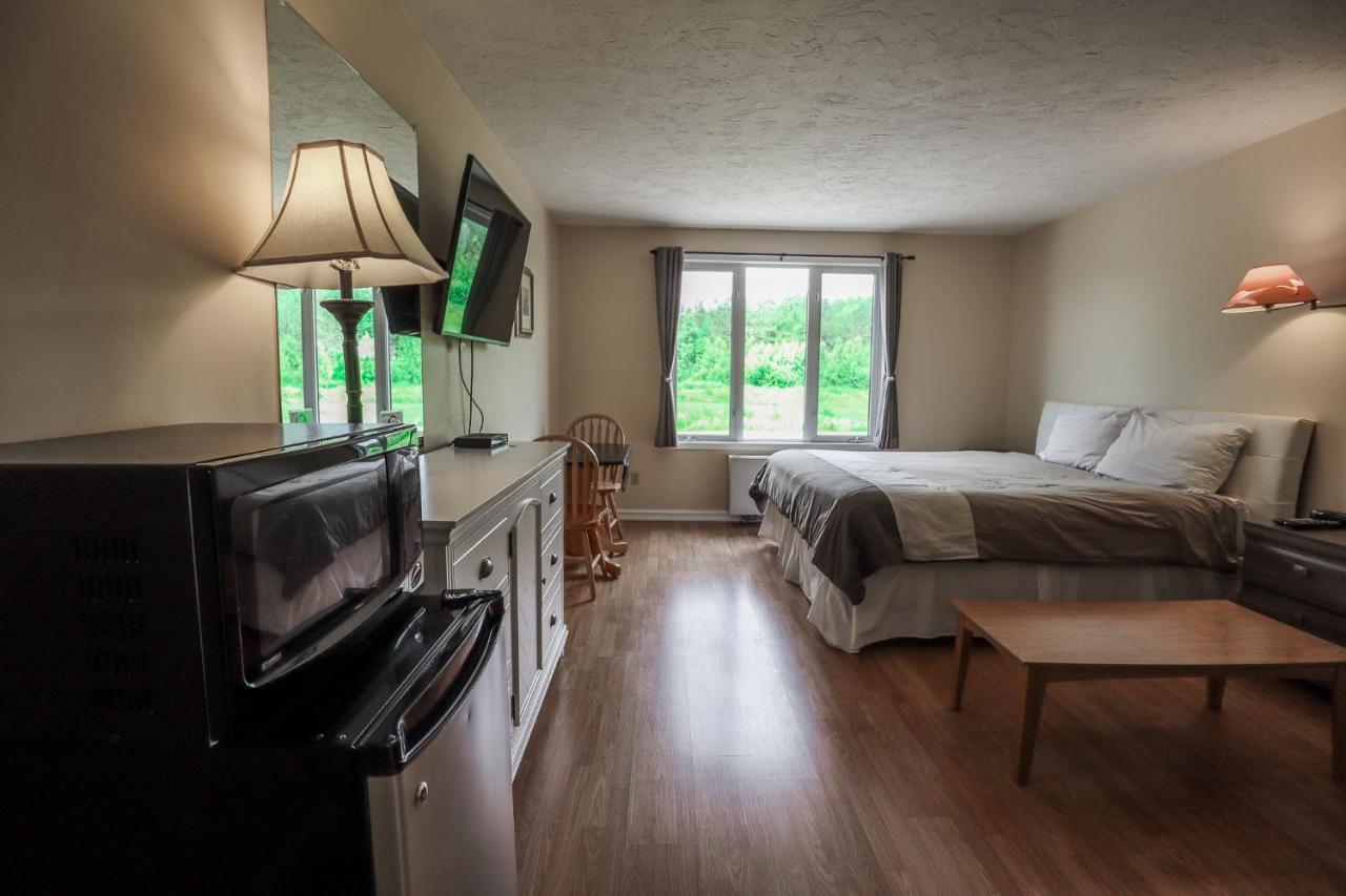 Atlantic Motel Berrys Mills Екстер'єр фото