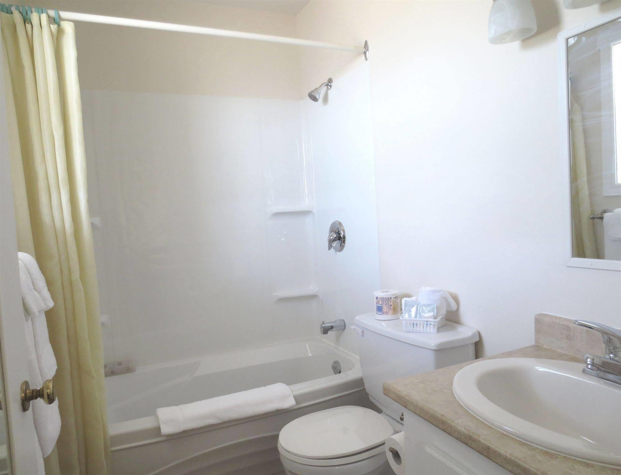 Atlantic Motel Berrys Mills Екстер'єр фото
