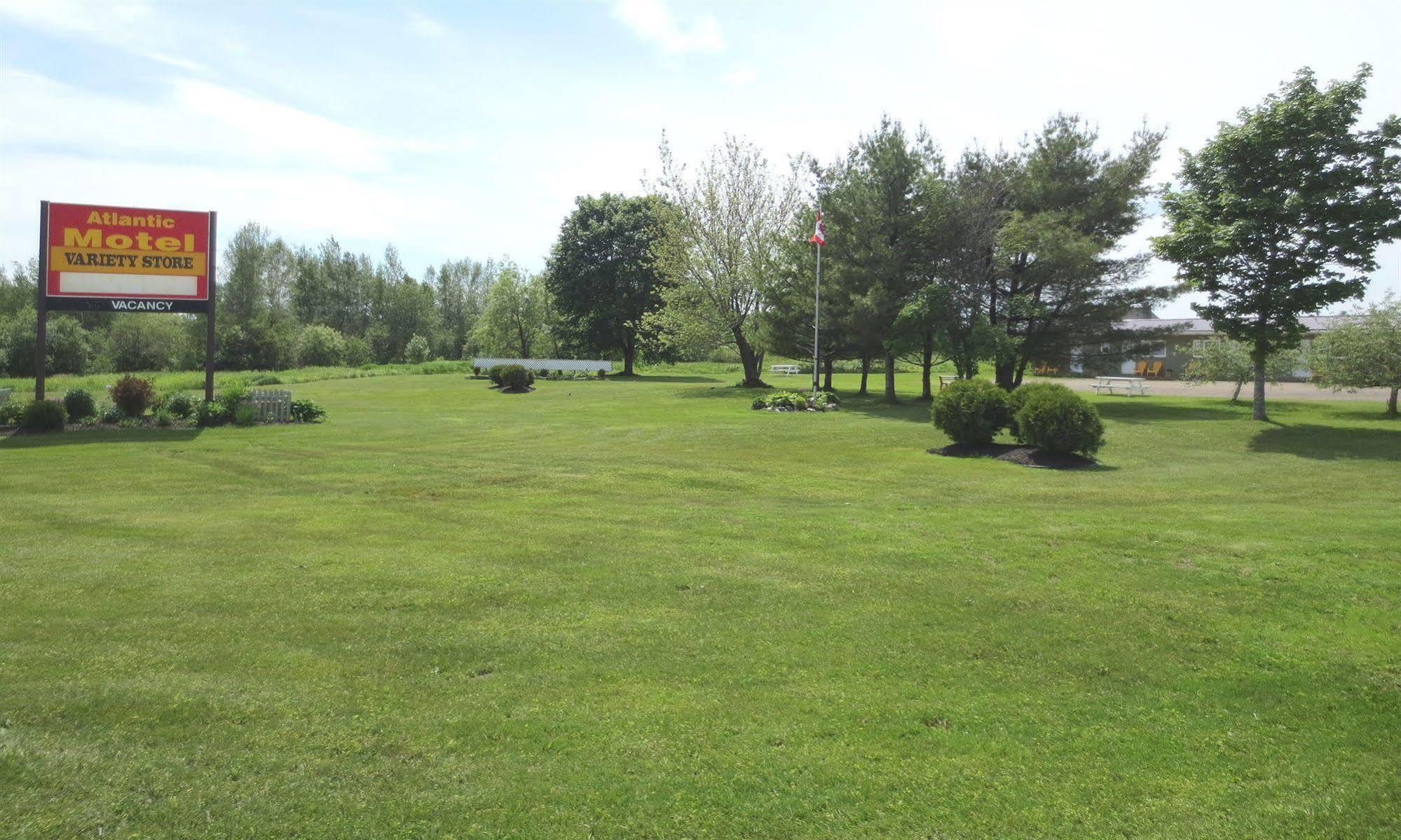 Atlantic Motel Berrys Mills Екстер'єр фото